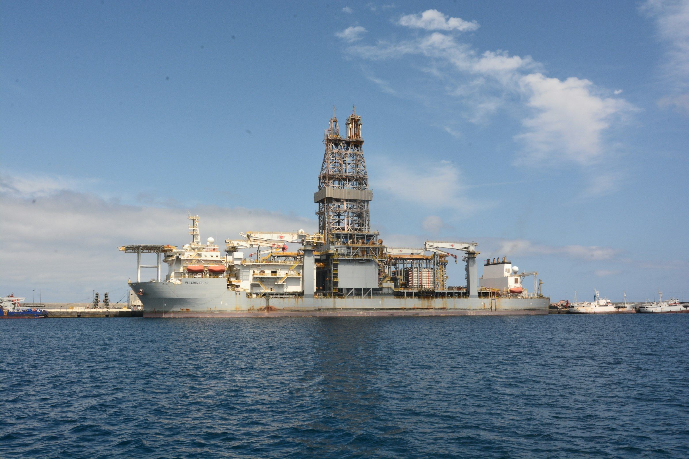 Offshore drilling rig vessel used for drill bit and equipment monitoring